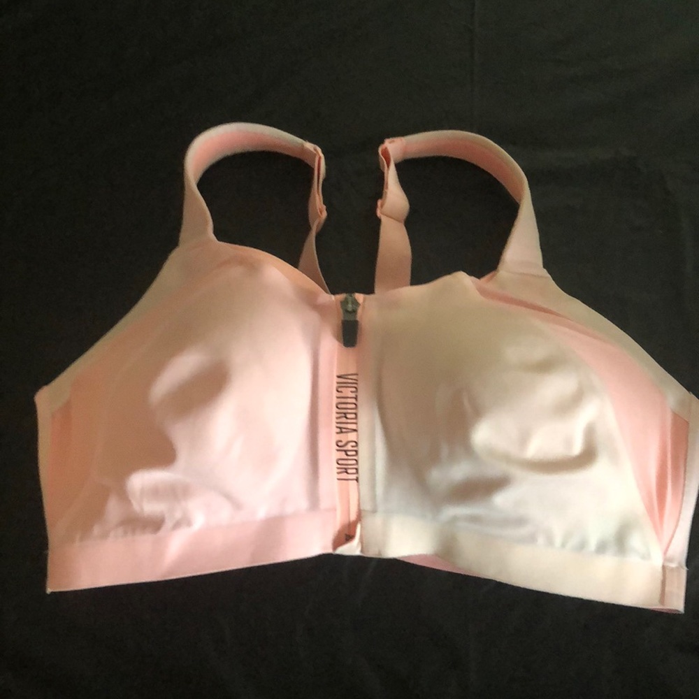 Victoria Sport Bra size 38DD-Like new